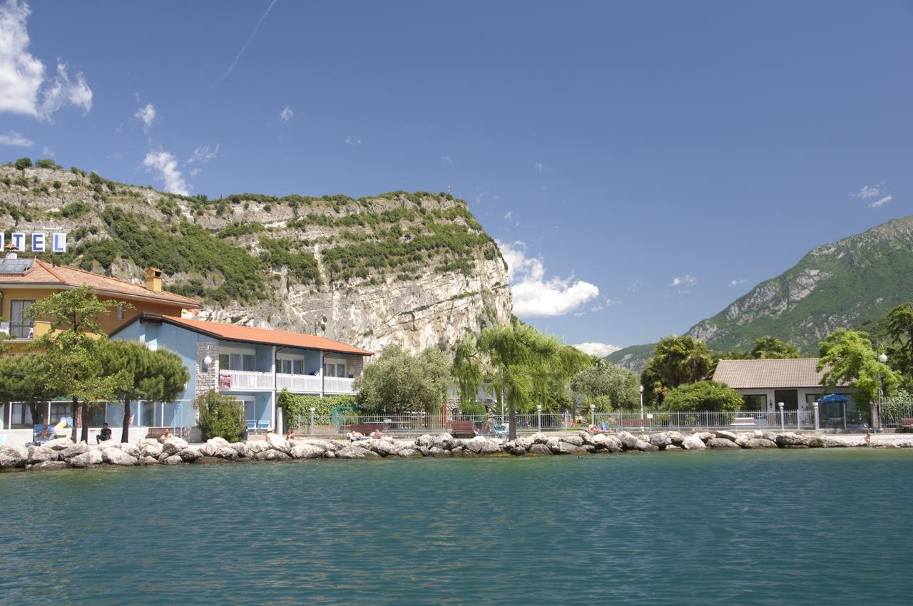 Casa Toblini Al Lago On The Beach Torbole Sul Garda Eksteriør bilde