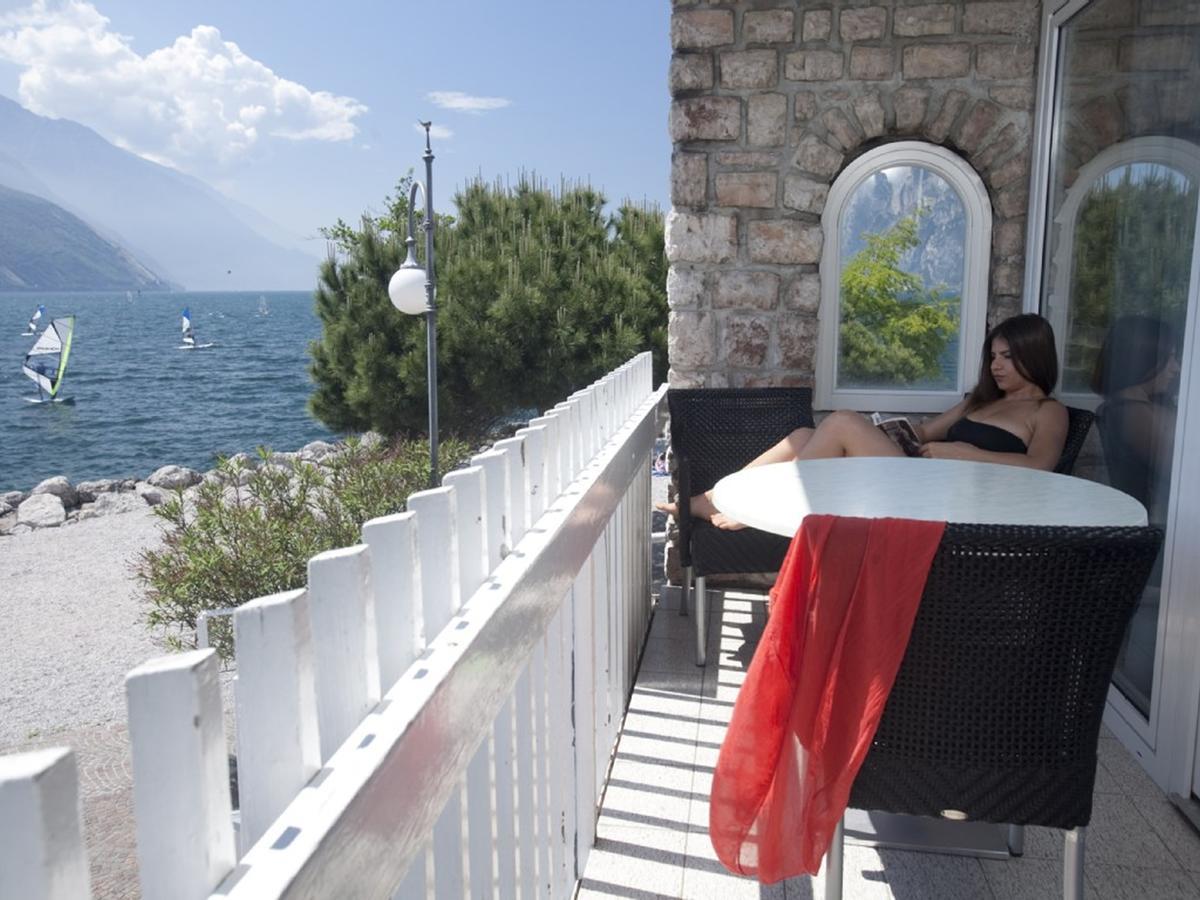 Casa Toblini Al Lago On The Beach Torbole Sul Garda Eksteriør bilde