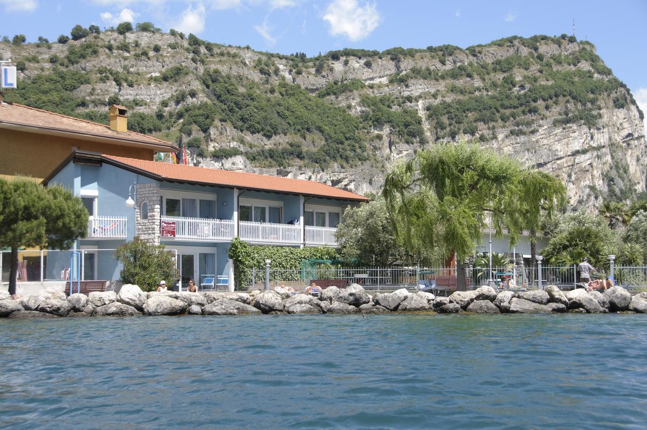 Casa Toblini Al Lago On The Beach Torbole Sul Garda Eksteriør bilde